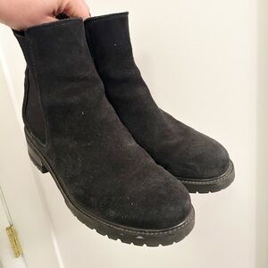 La CANADIENNE The Cye Suede Bootie Chelsea Boot in BLACK LUG sole SZ: 8.5